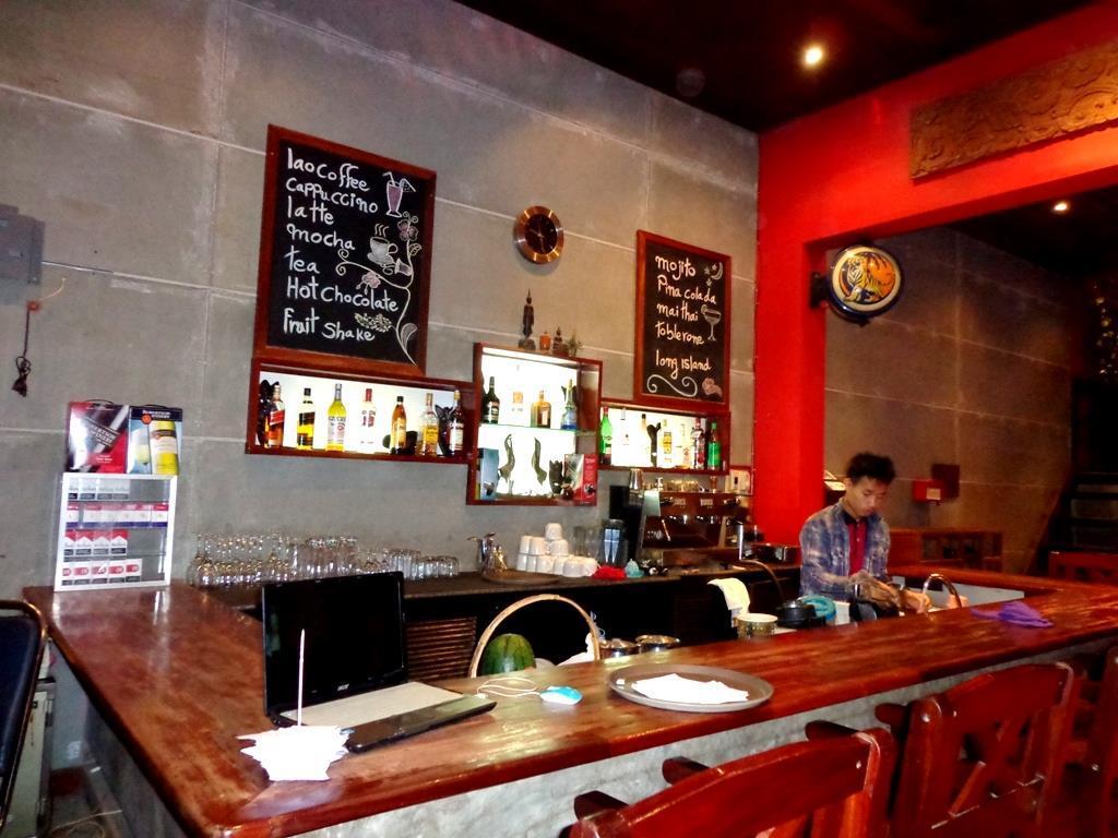 Inthira Thakhek Hotel Ngoại thất bức ảnh