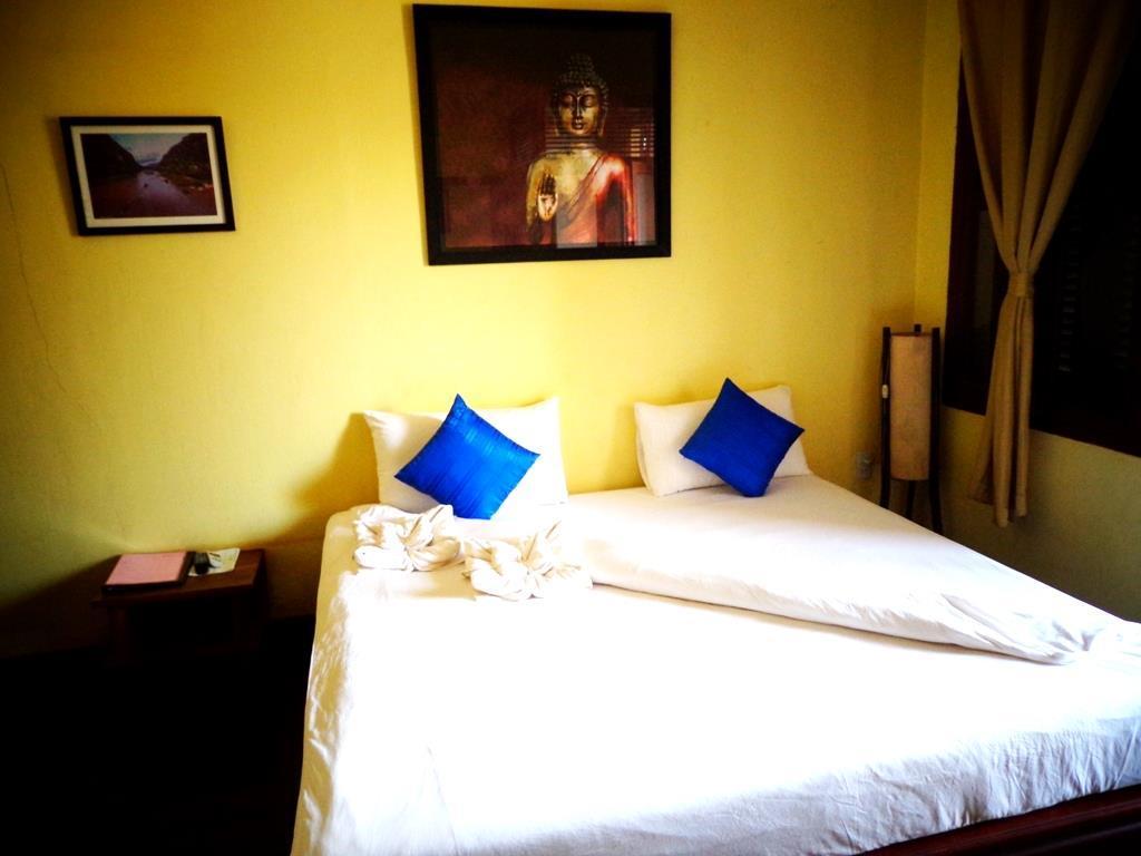 Inthira Thakhek Hotel Ngoại thất bức ảnh