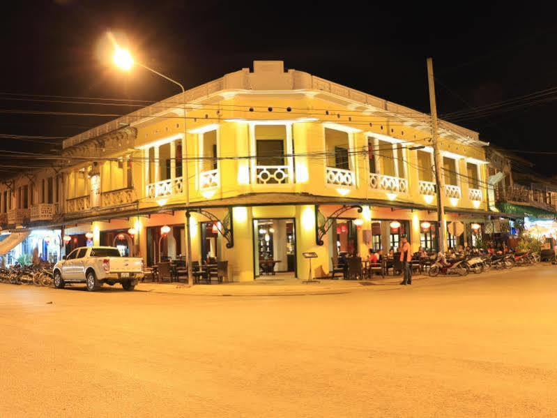 Inthira Thakhek Hotel Ngoại thất bức ảnh