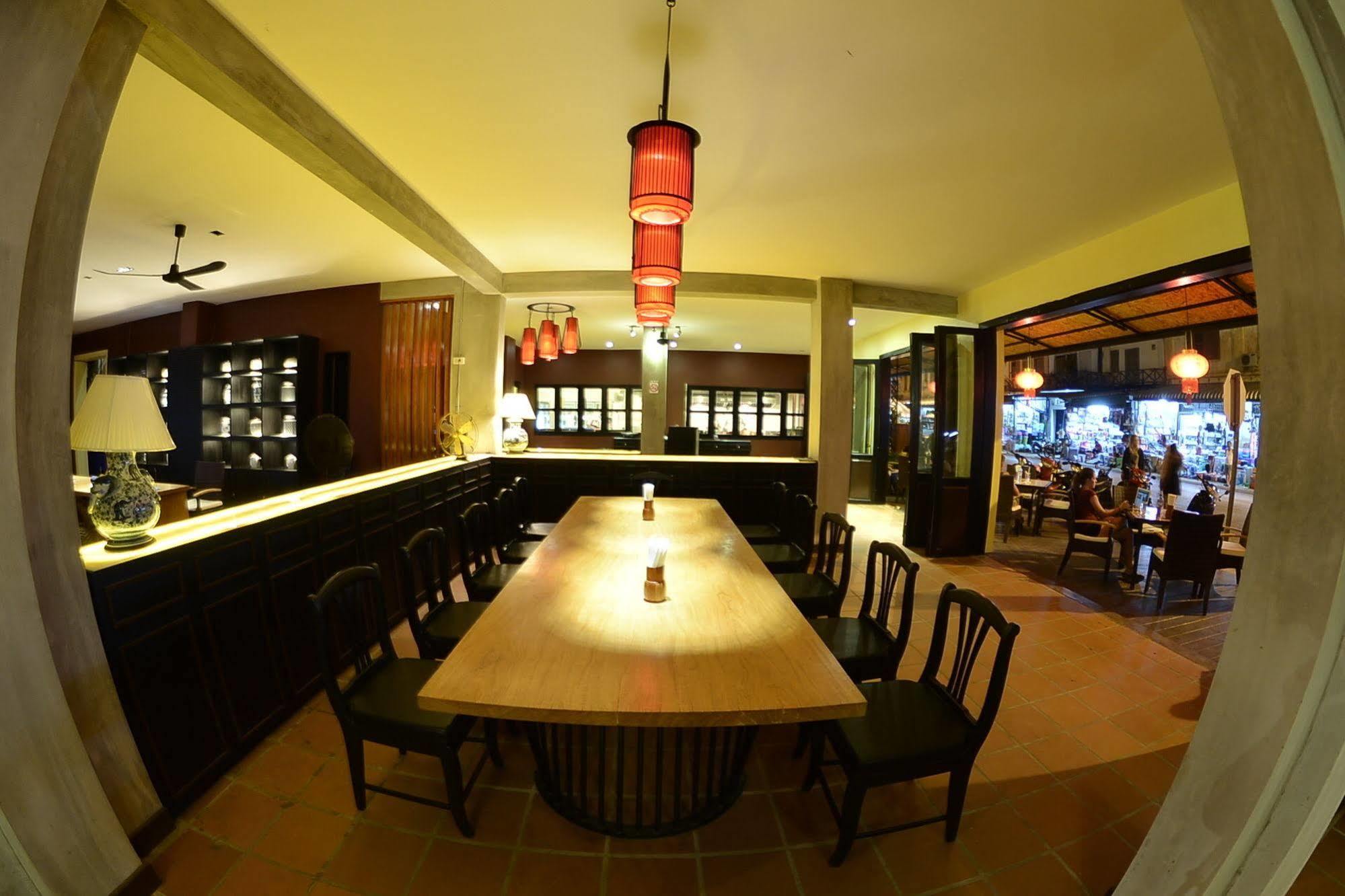 Inthira Thakhek Hotel Ngoại thất bức ảnh