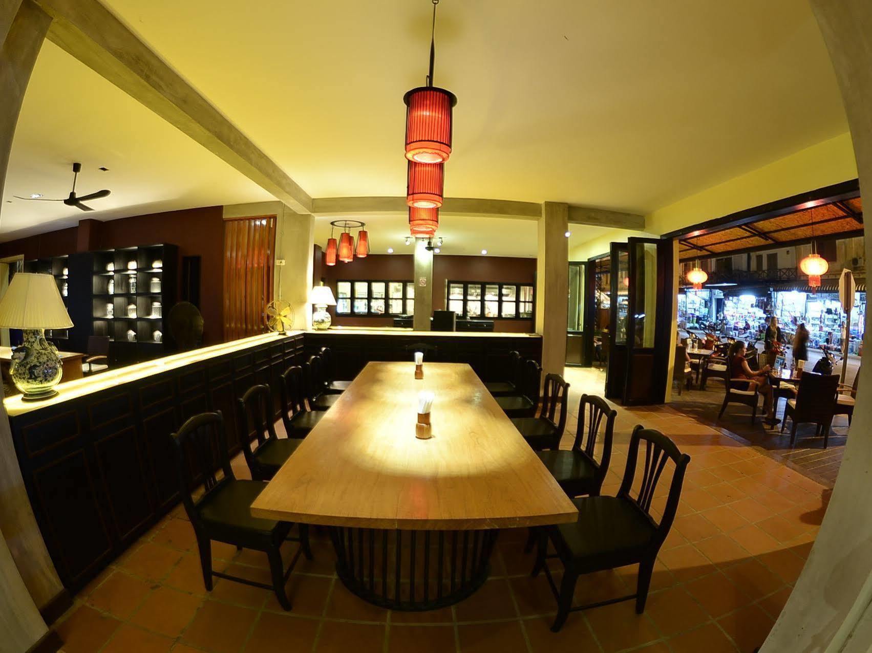 Inthira Thakhek Hotel Ngoại thất bức ảnh