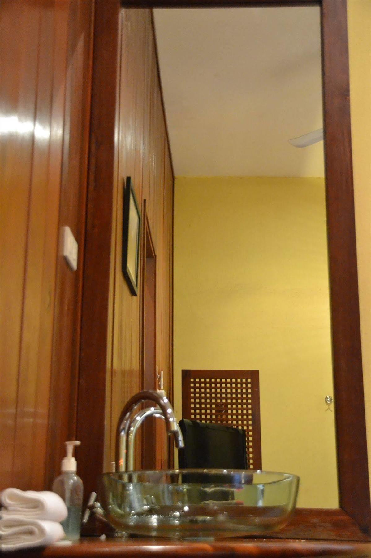 Inthira Thakhek Hotel Ngoại thất bức ảnh