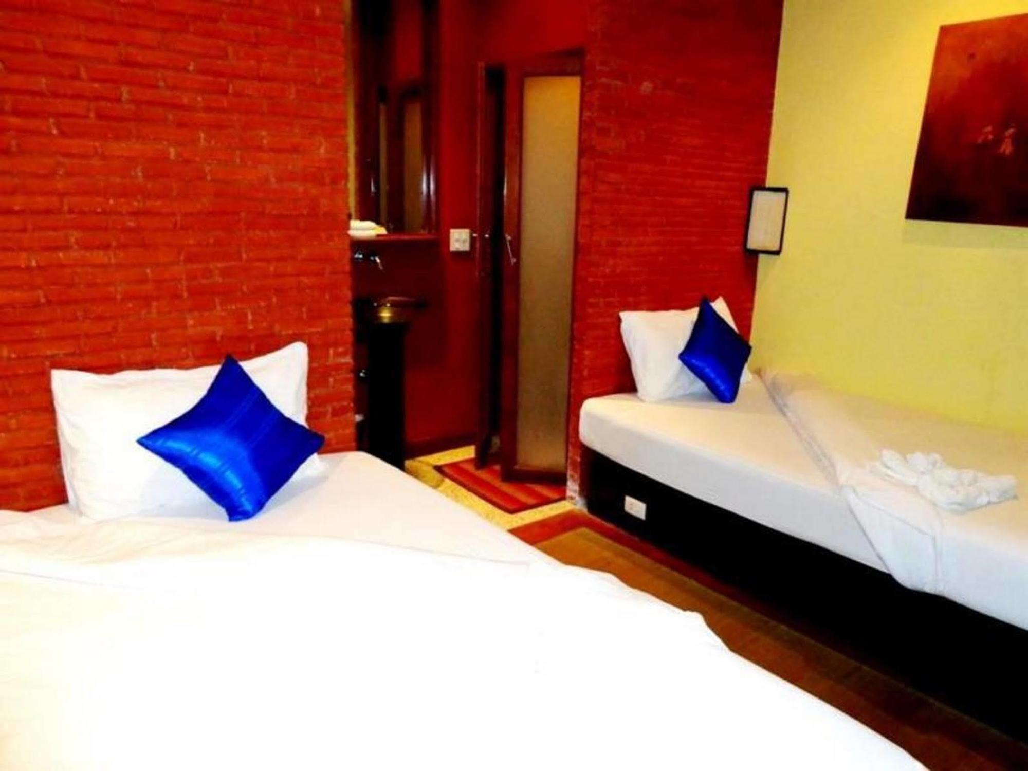 Inthira Thakhek Hotel Ngoại thất bức ảnh
