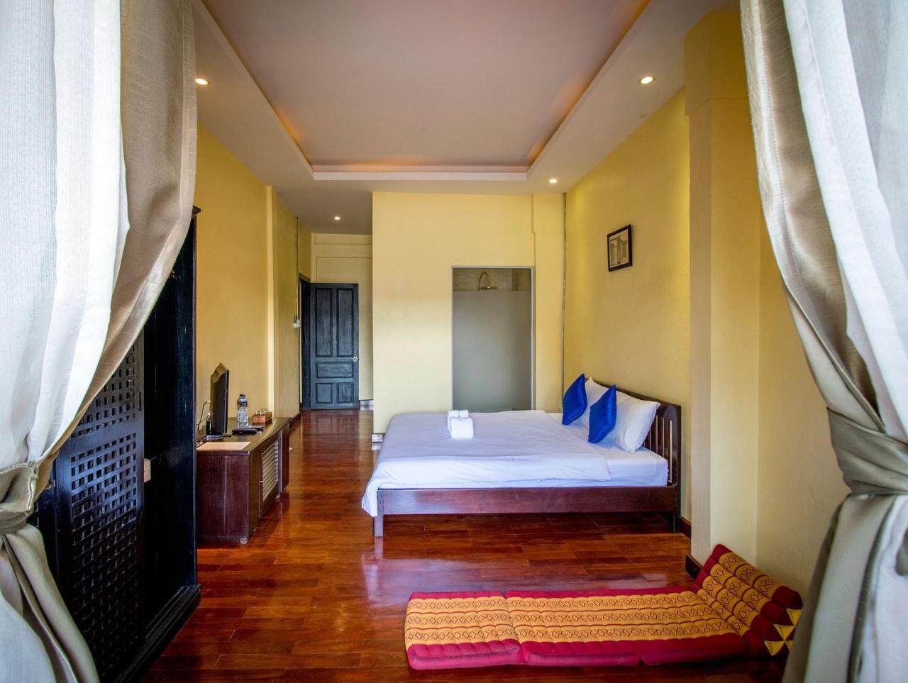 Inthira Thakhek Hotel Ngoại thất bức ảnh