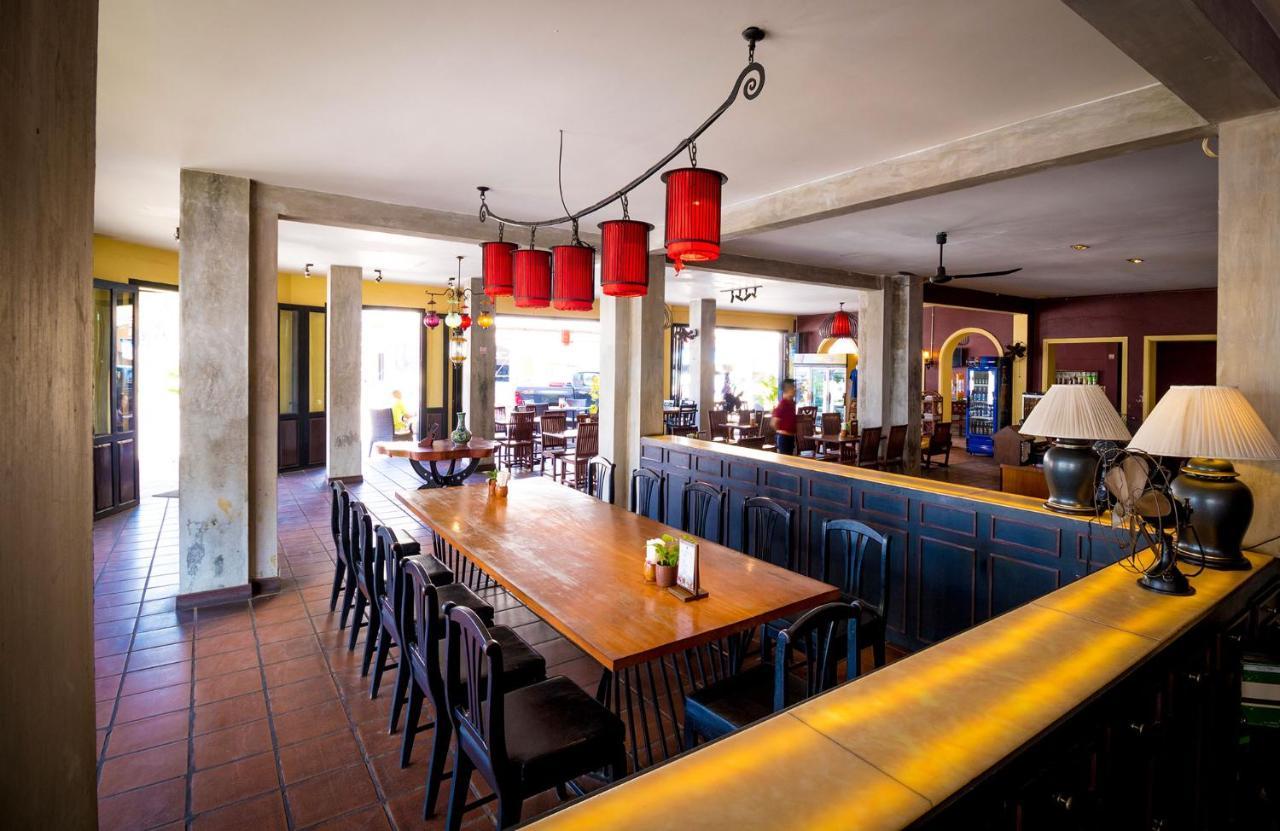 Inthira Thakhek Hotel Ngoại thất bức ảnh