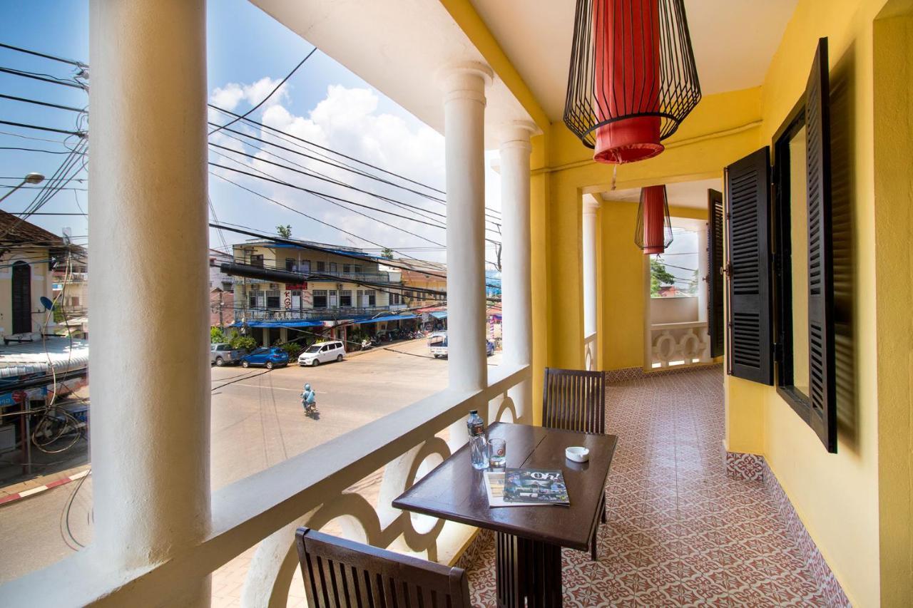 Inthira Thakhek Hotel Ngoại thất bức ảnh