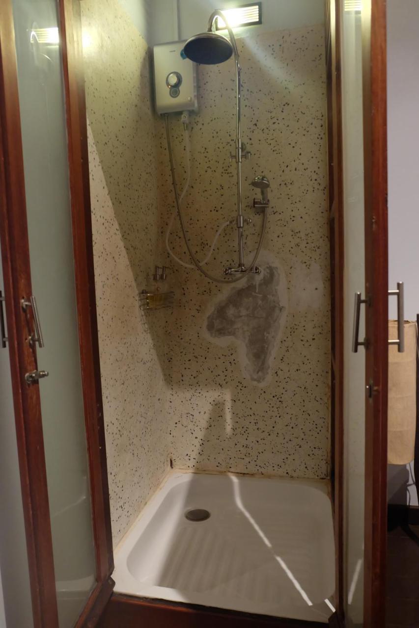 Inthira Thakhek Hotel Ngoại thất bức ảnh