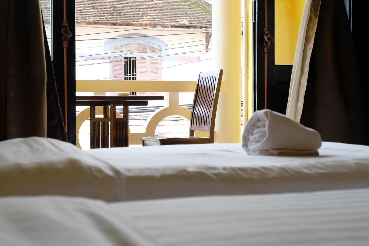 Inthira Thakhek Hotel Ngoại thất bức ảnh
