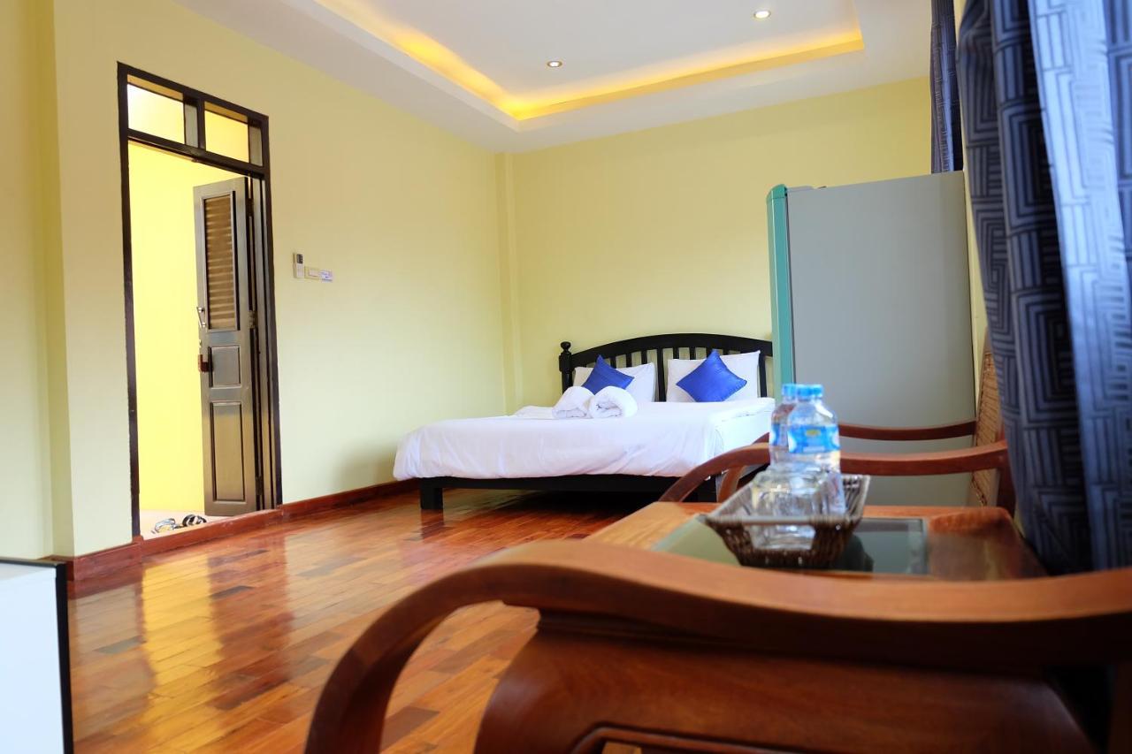 Inthira Thakhek Hotel Ngoại thất bức ảnh