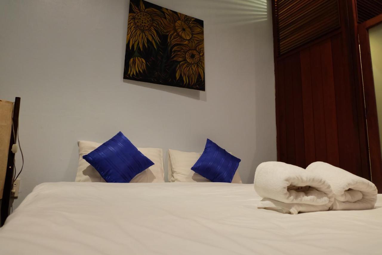 Inthira Thakhek Hotel Ngoại thất bức ảnh